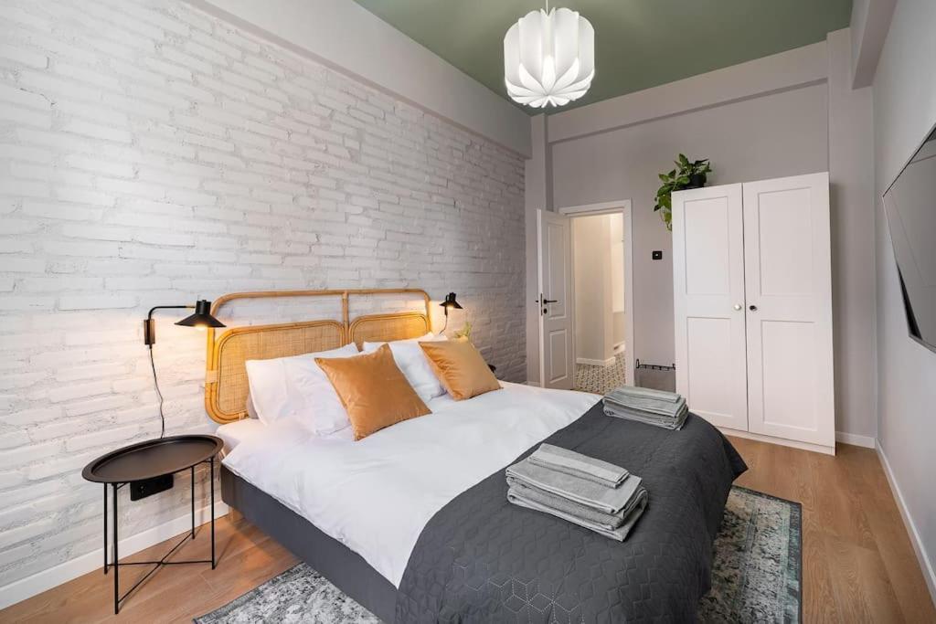 Old City Apartment - Self Check-In Bukares Bagian luar foto