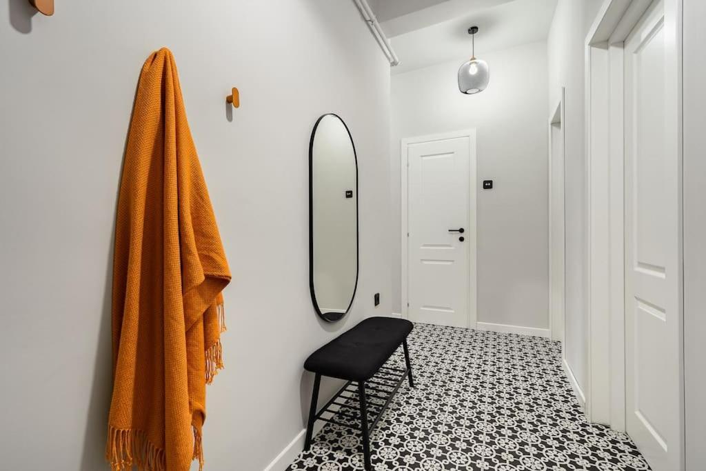 Old City Apartment - Self Check-In Bukares Bagian luar foto