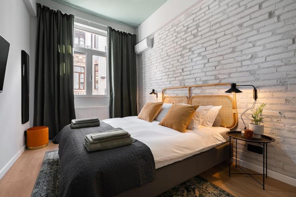 Old City Apartment - Self Check-In Bukares Bagian luar foto
