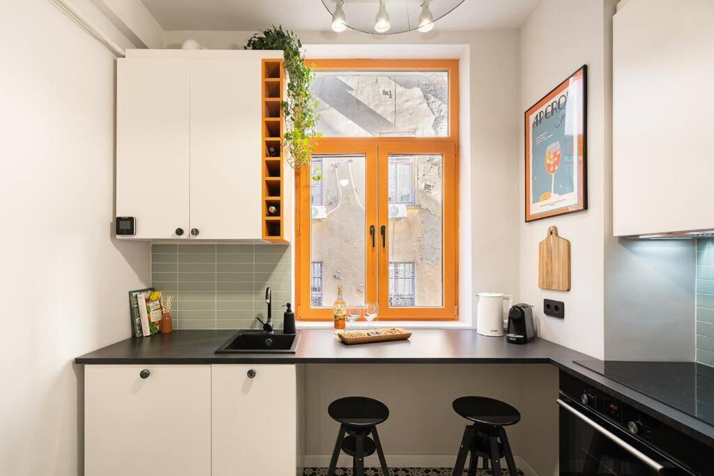 Old City Apartment - Self Check-In Bukares Bagian luar foto