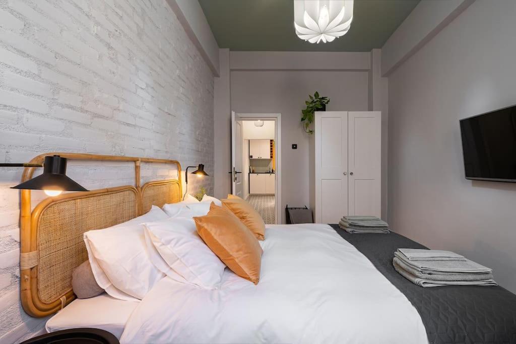Old City Apartment - Self Check-In Bukares Bagian luar foto